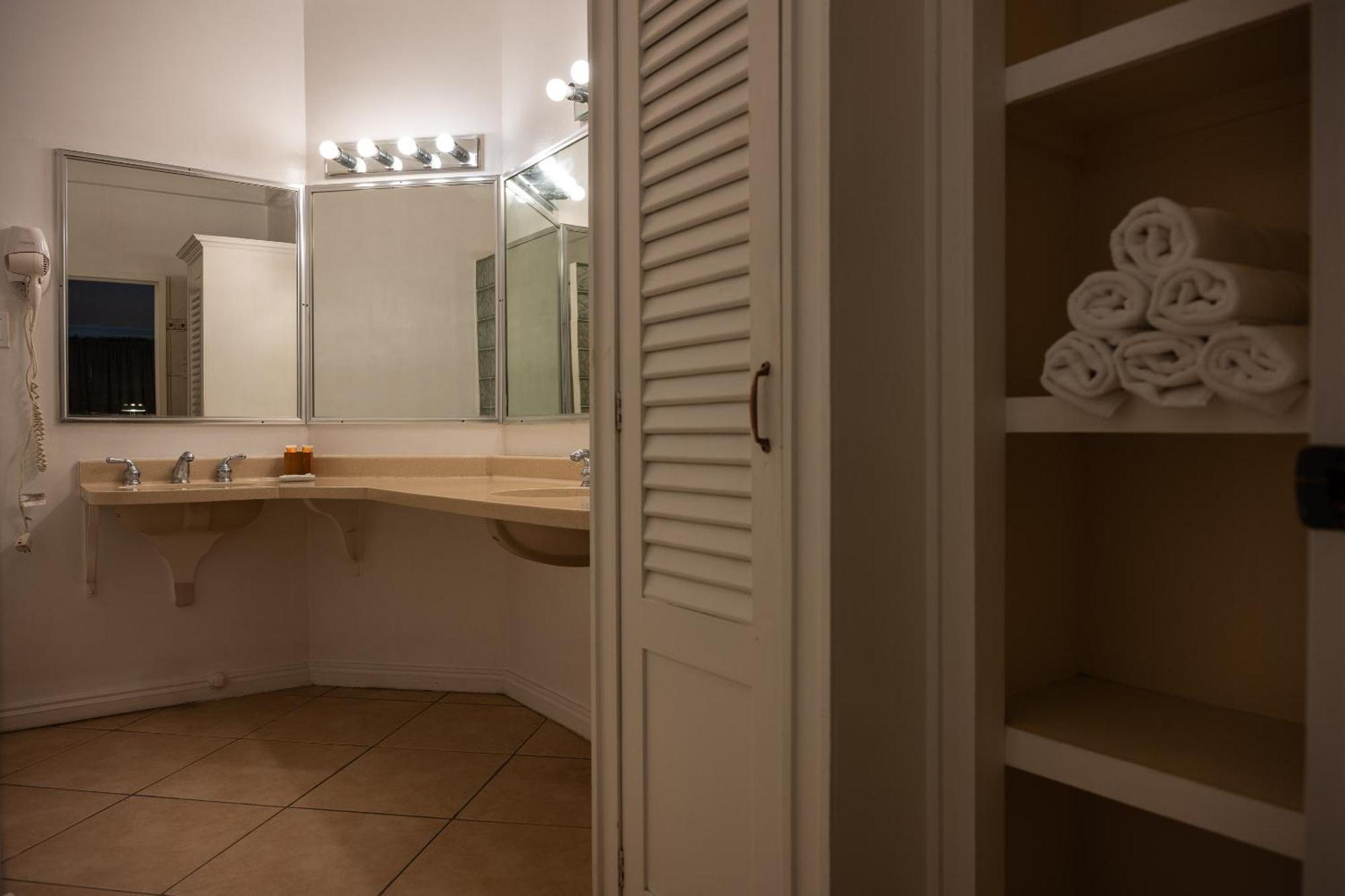 Grand Coastal Hotel Τζώρτζταουν Εξωτερικό φωτογραφία
